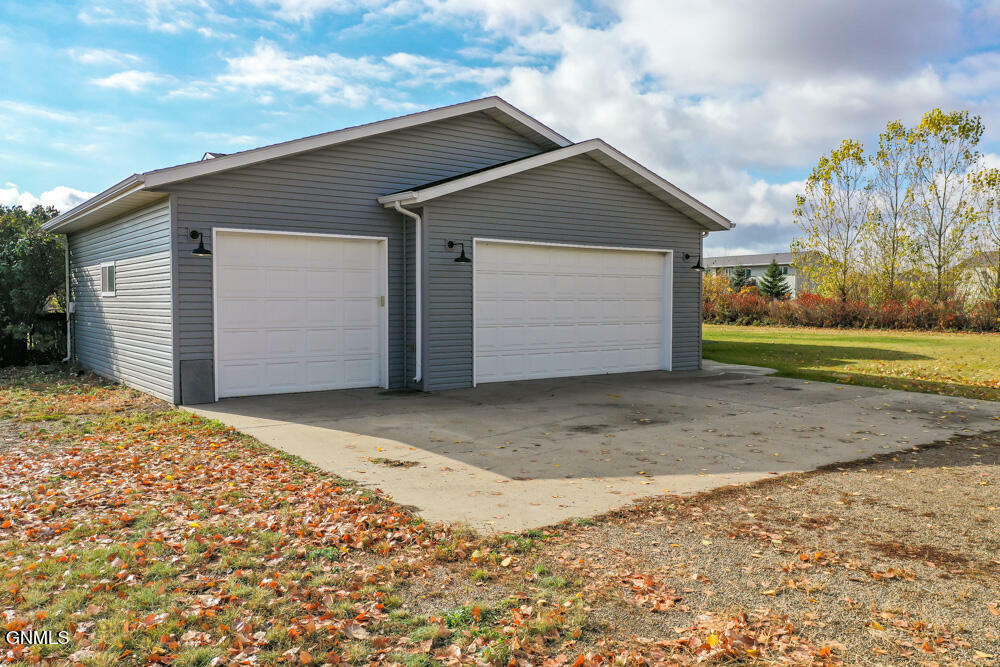 Property Photo:  7713 Limestone Lane  ND 58503 