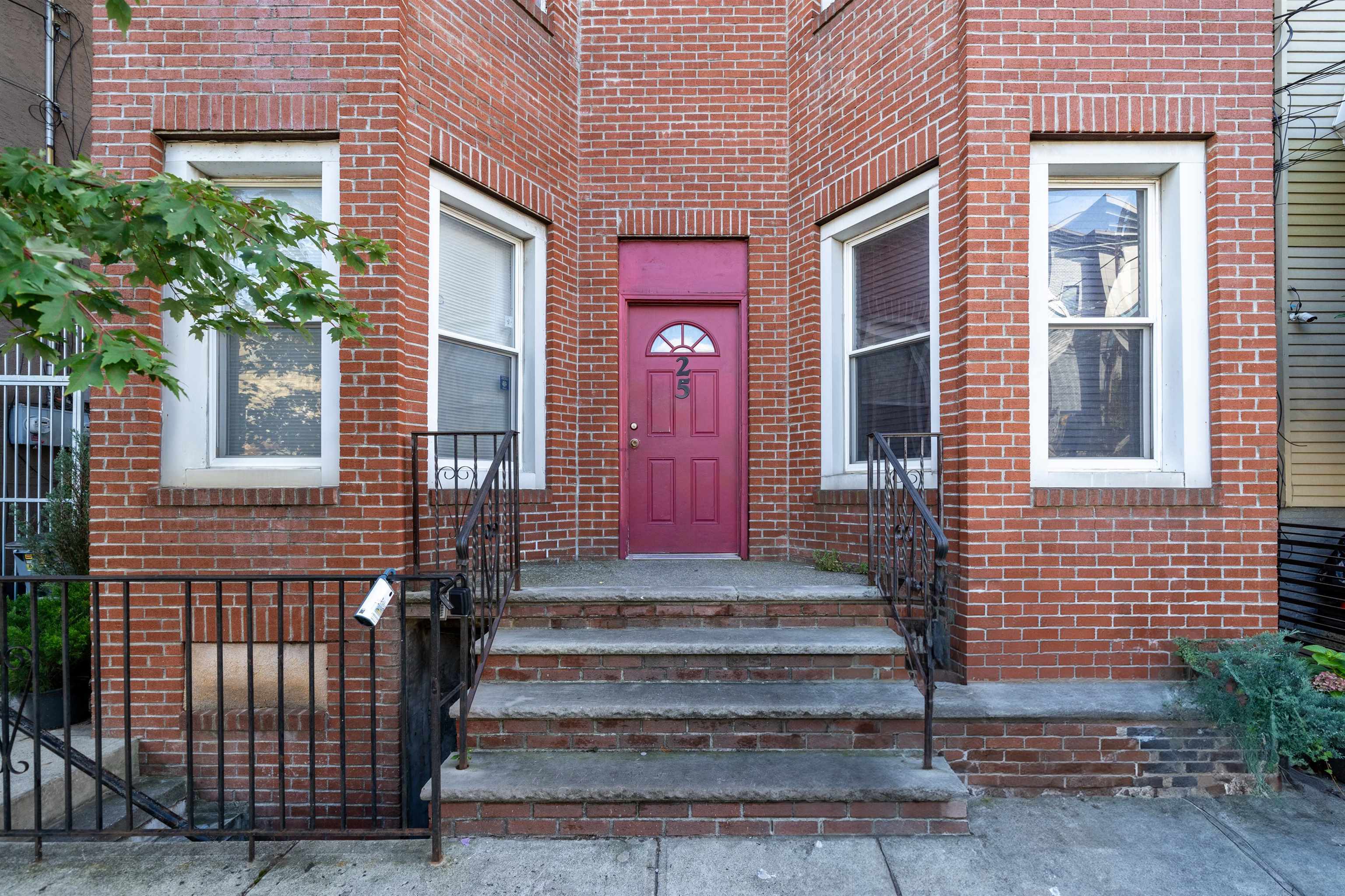 Property Photo:  25 Bleecker St 3R  NJ 07307 