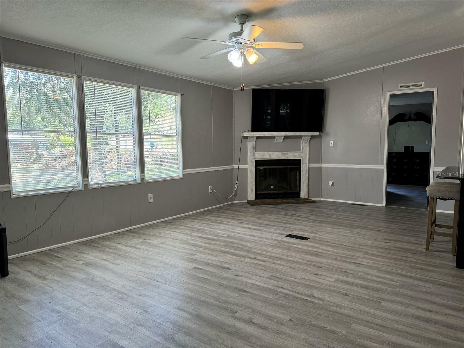 Property Photo:  25039 Avenue A  FL 32767 