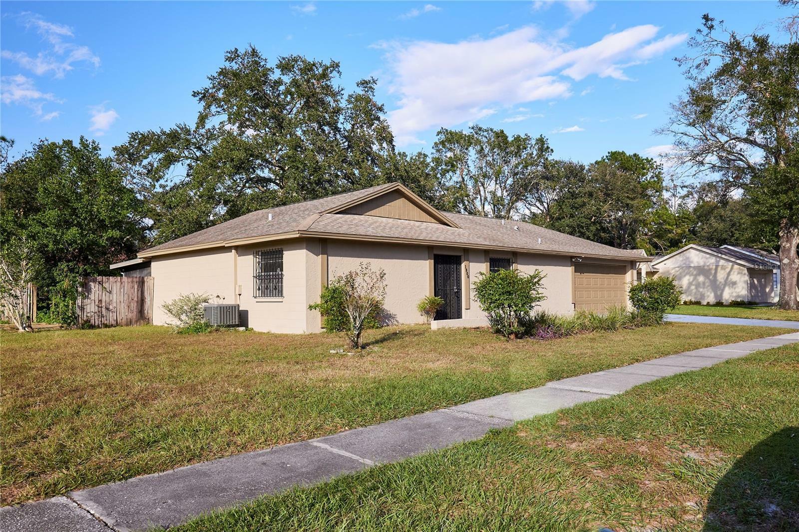 Property Photo:  1906 Cedarbrooke Drive  FL 33549 