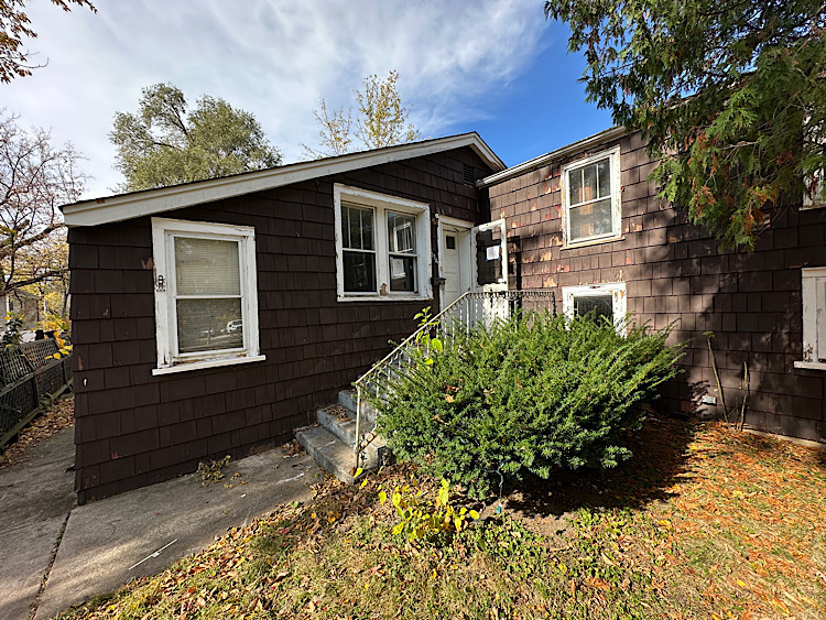 Property Photo:  114 S Lincoln Street  IL 60559 