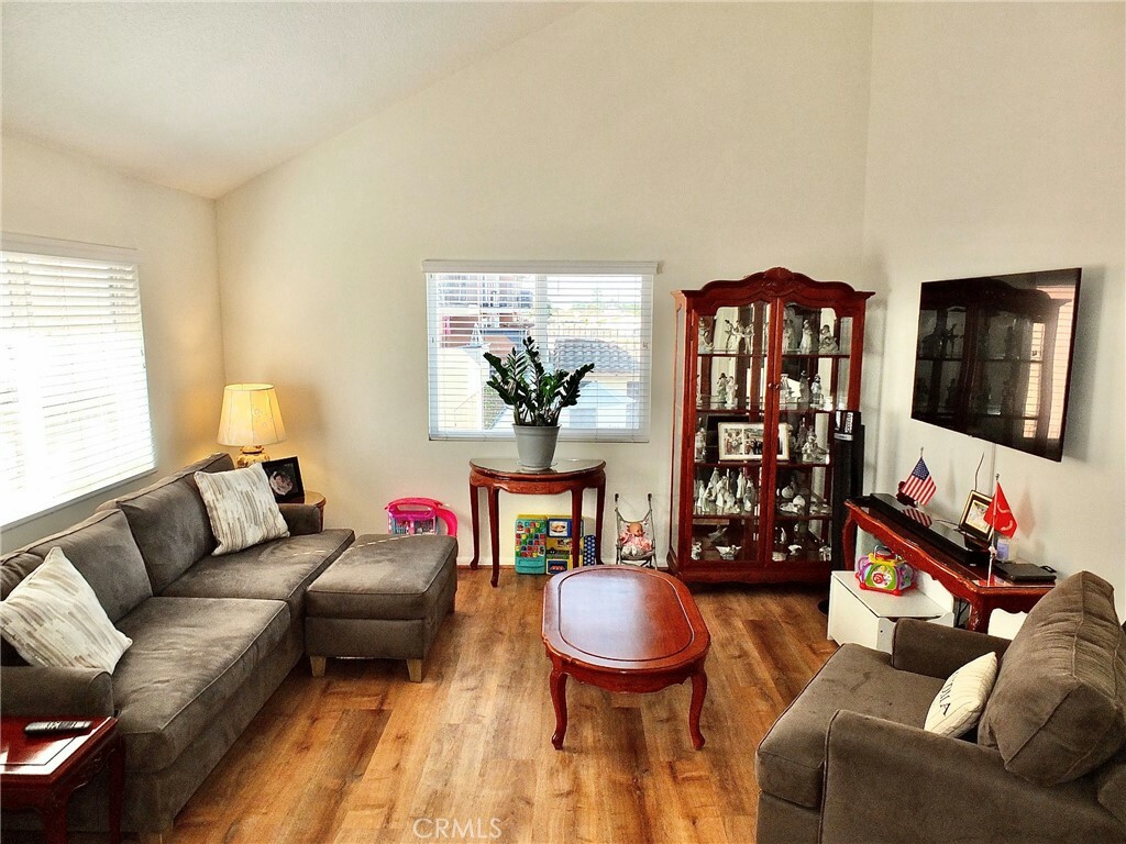 Property Photo:  729 S Knott Avenue 204  CA 92804 