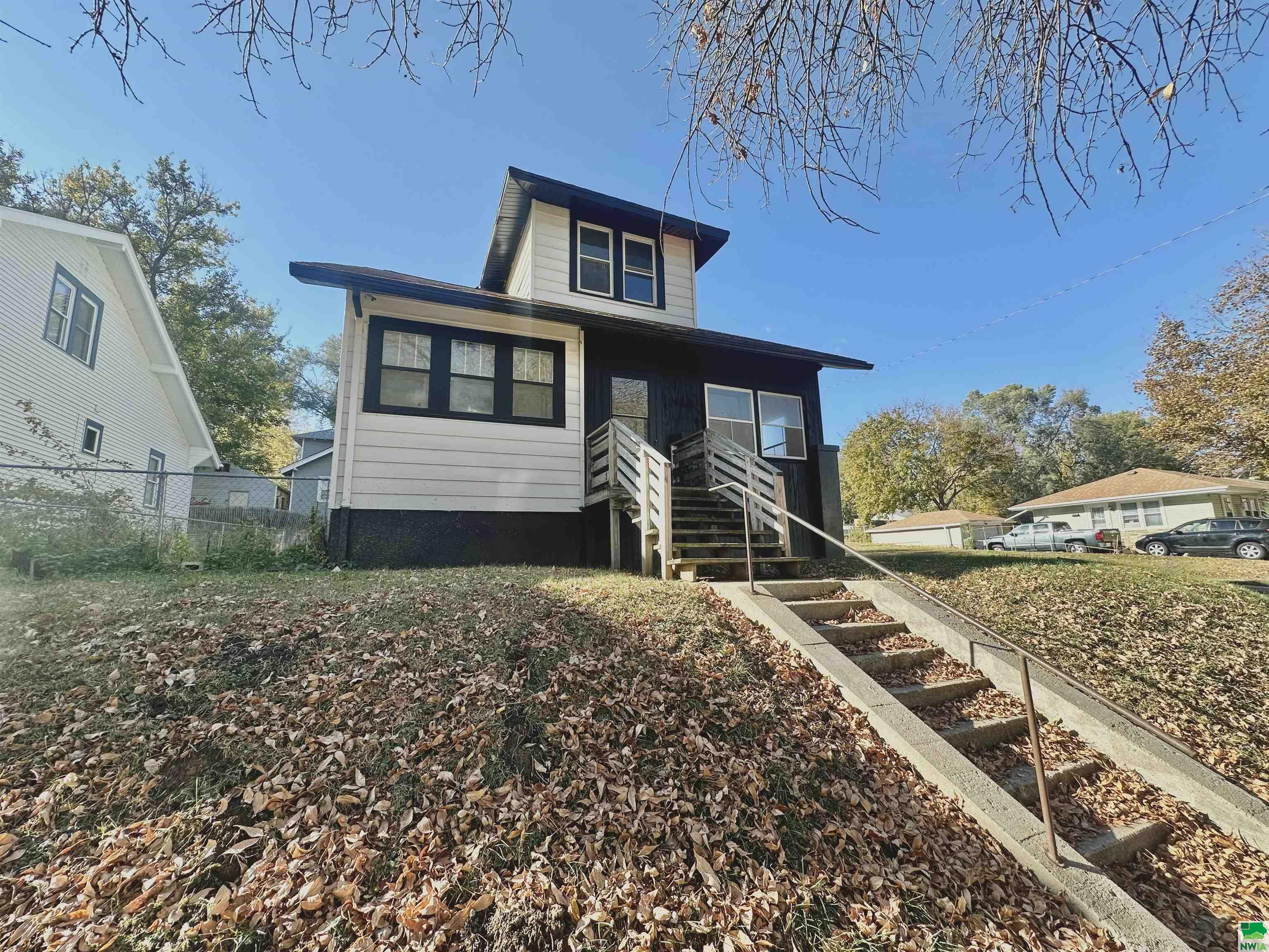 Property Photo:  2227 Jennings St  IA 51104 