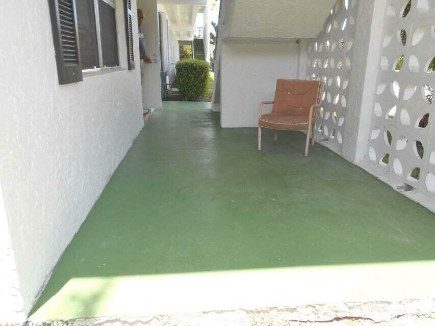 Property Photo:  2810 SW 15th Street 101  FL 33445 