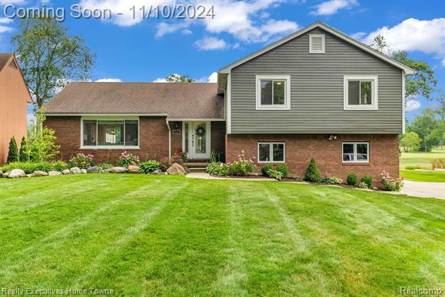 Property Photo:  2625 Fairway Lane  MI 48059 