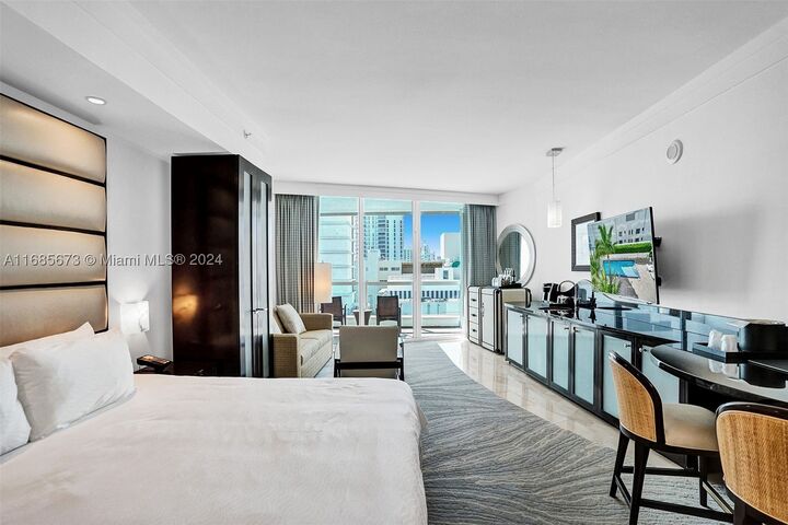 Property Photo: 4391 Collins Ave 915 FL 33140