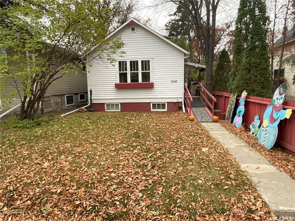 Property Photo:  1110 12th Street E  SK S7H 0E2 