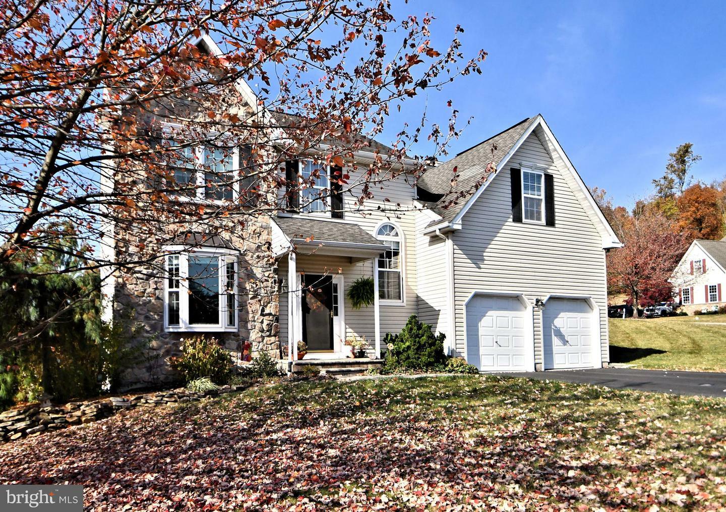 Property Photo:  28 Hunters Hill Drive  PA 19543 