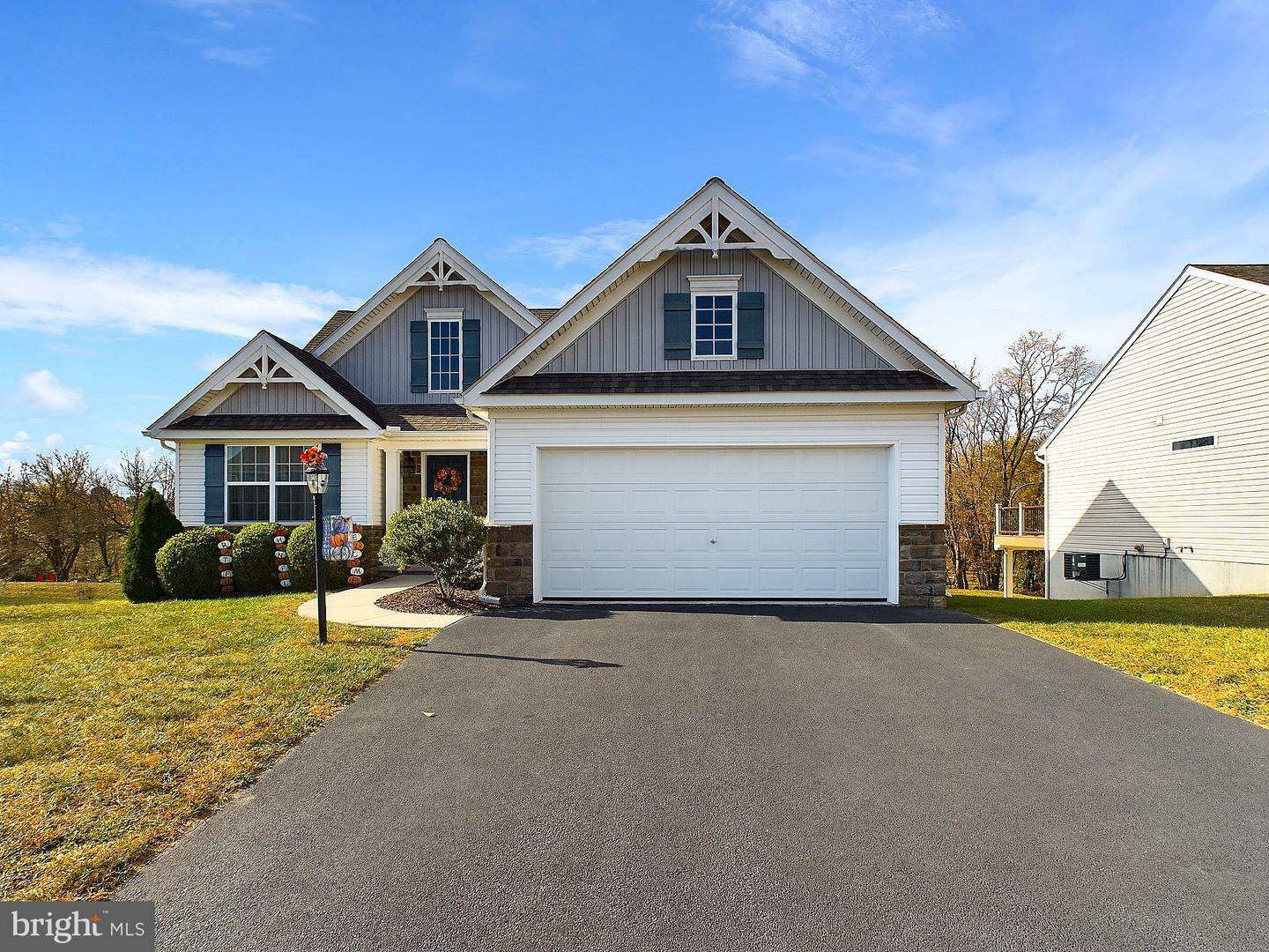 Property Photo:  114 Creekview Drive  PA 17562 