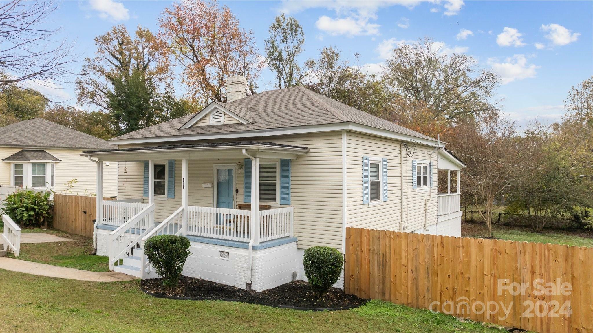 Property Photo:  301 S Crigler Street  NC 28208 