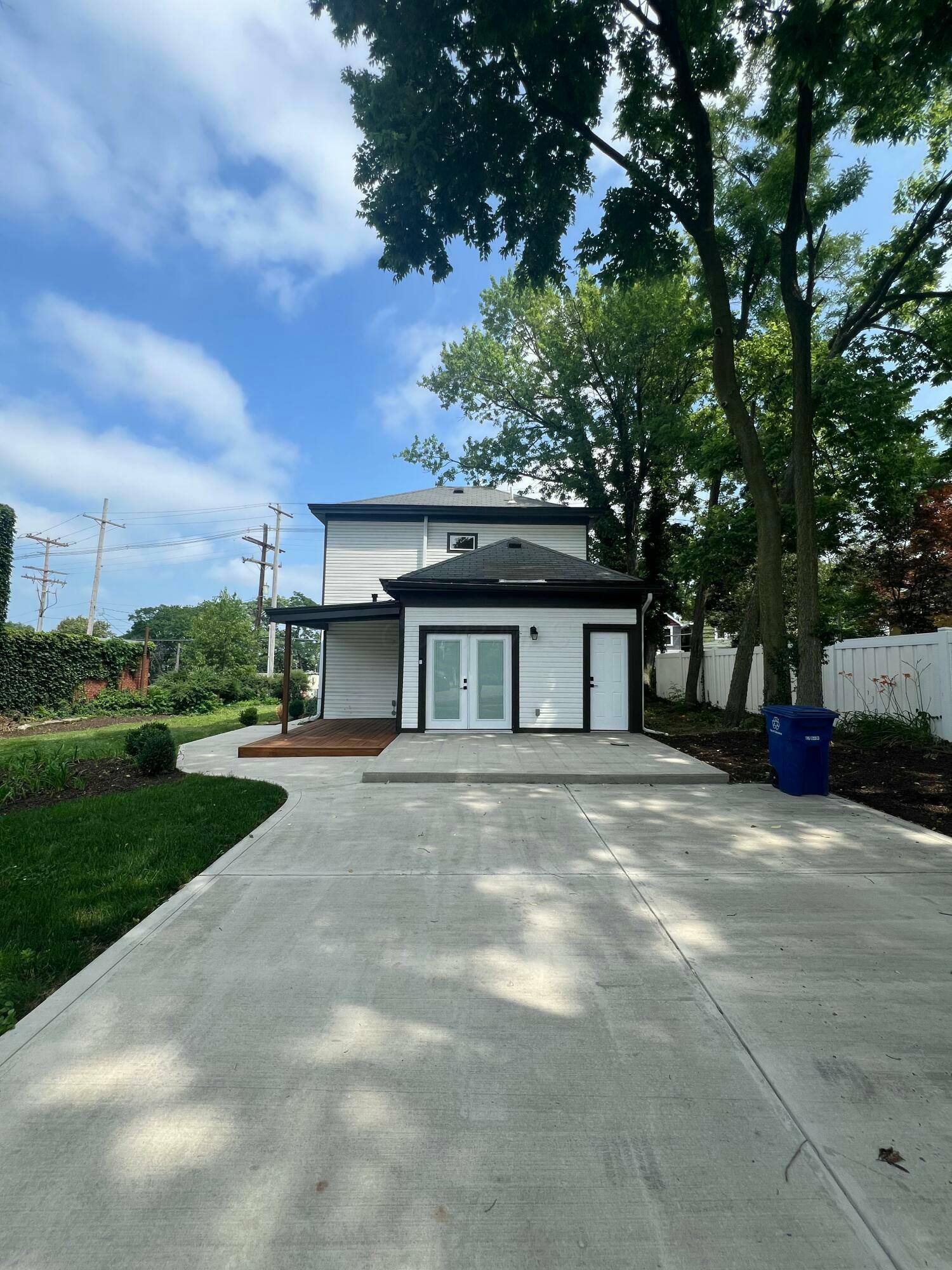 Property Photo: 35 E Arcadia Avenue OH 43202
