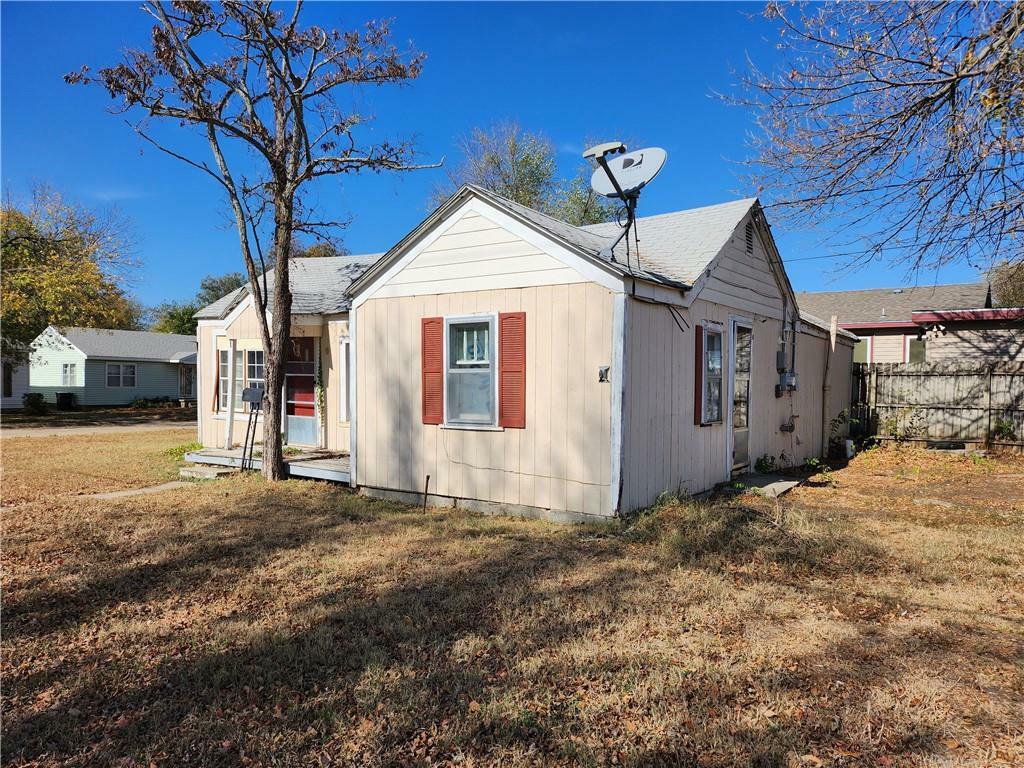 Property Photo:  1600 Irving Street  KS 67301 