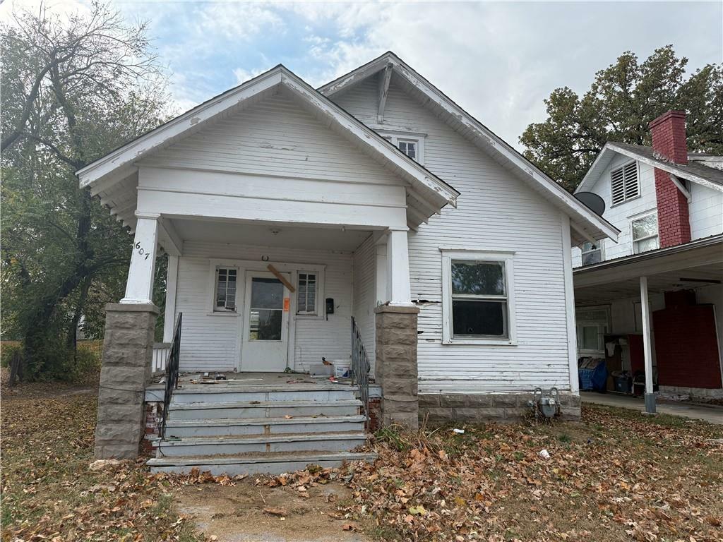 Property Photo:  607 W 3rd Street  KS 67337 