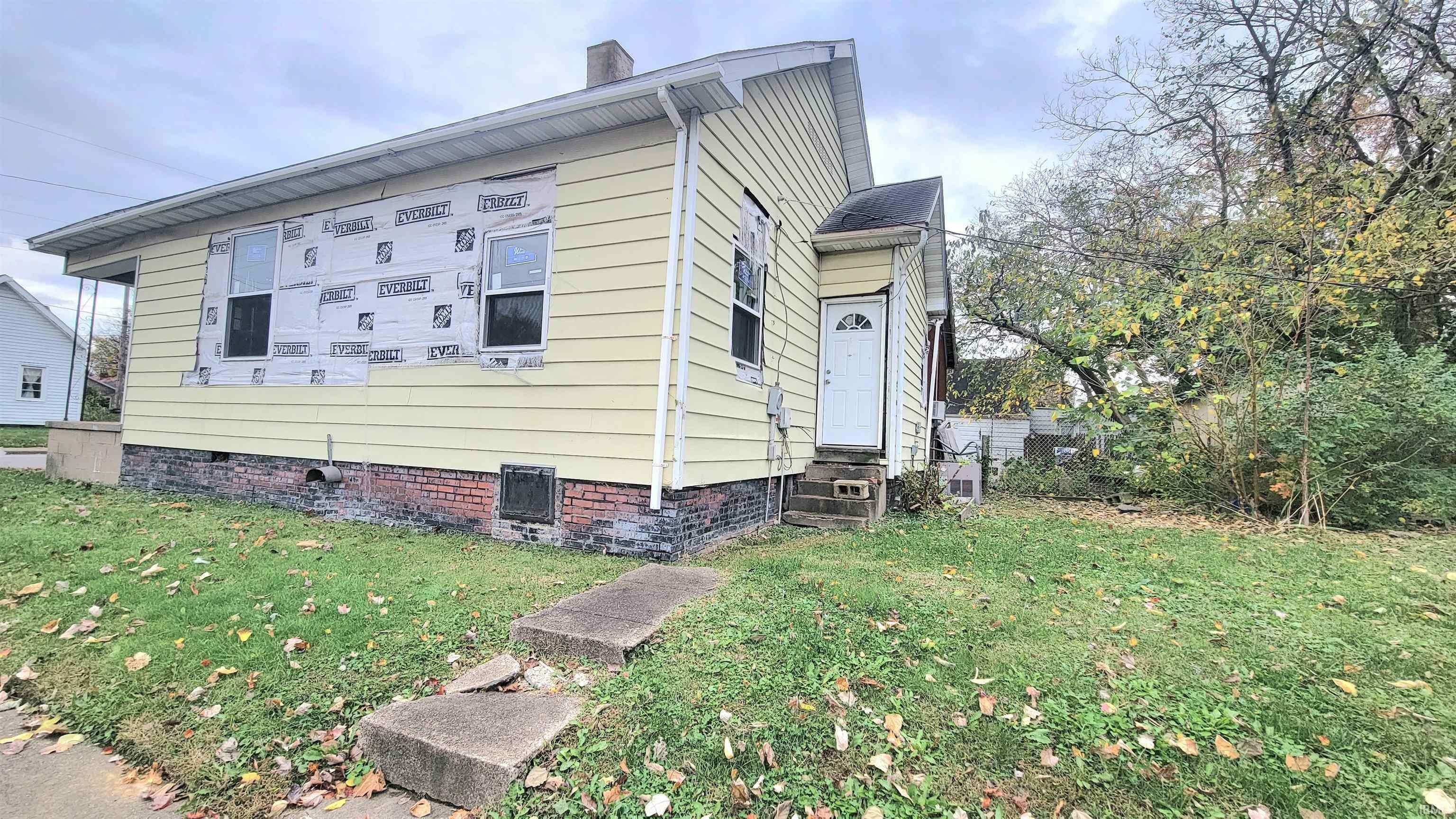 Property Photo:  801 S Governor Street  IN 47713 