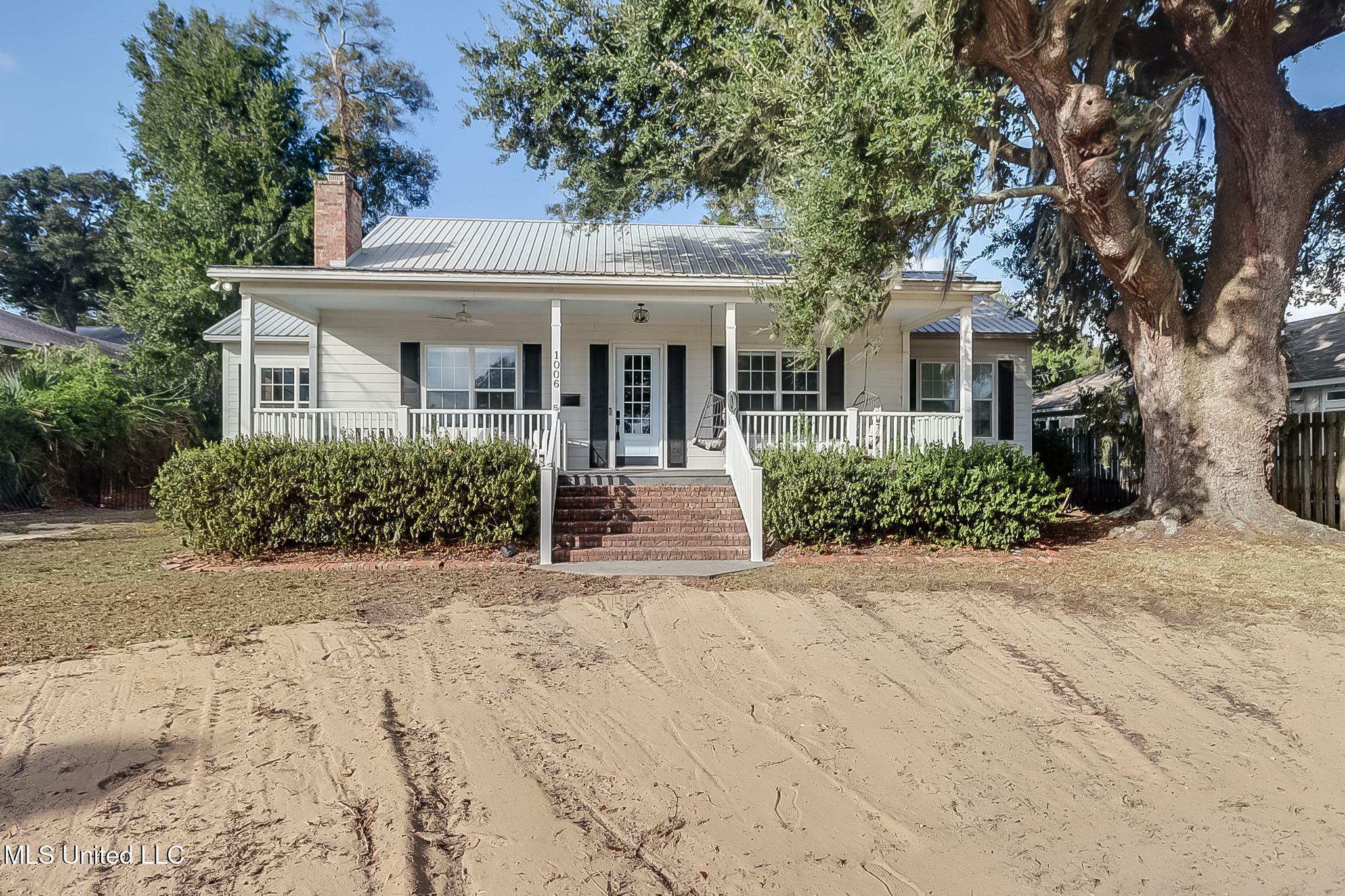 Property Photo:  1006 Beach Boulevard  MS 39530 