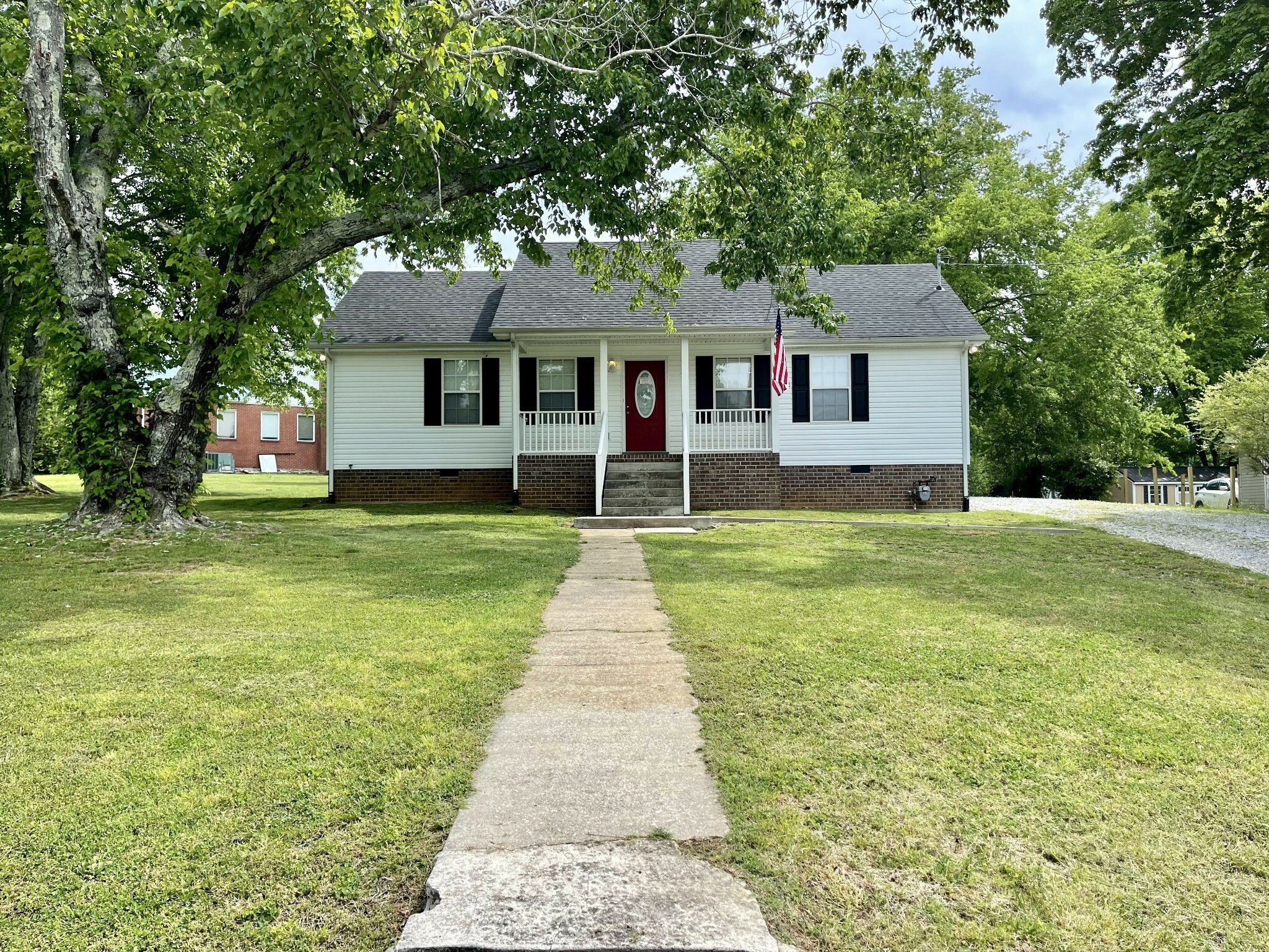 Property Photo: 308 Dickson St TN 37036