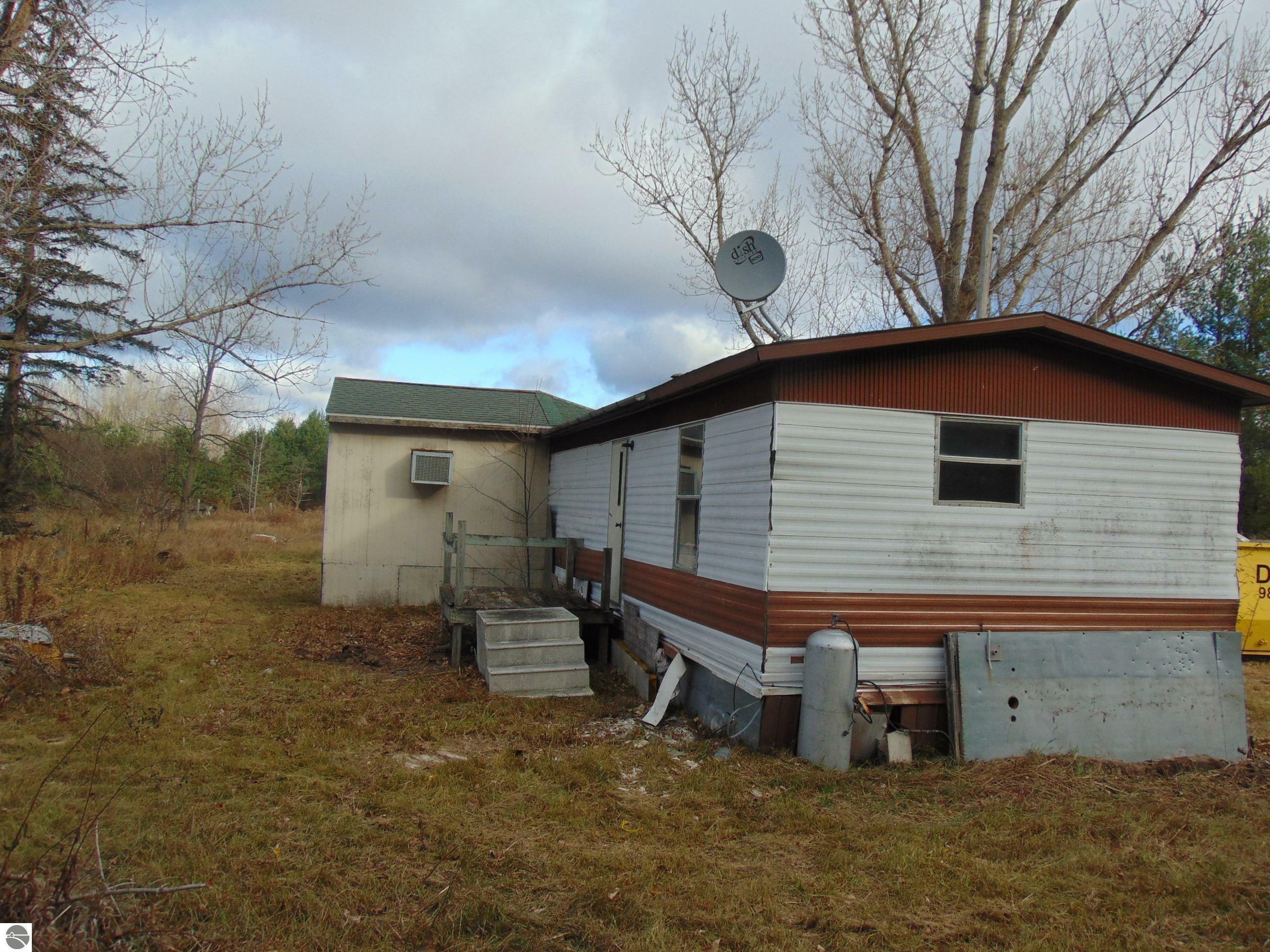 Property Photo:  2101 Kindig Road  MI 48601 