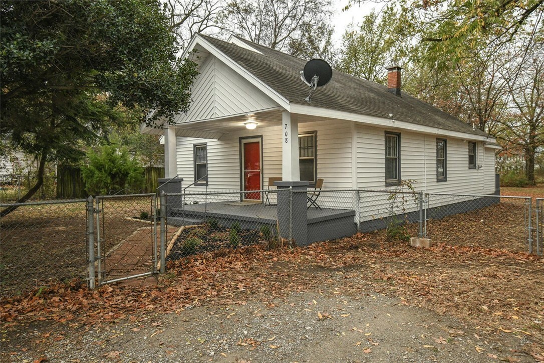 Property Photo:  708 N Wright Street  AR 72761 