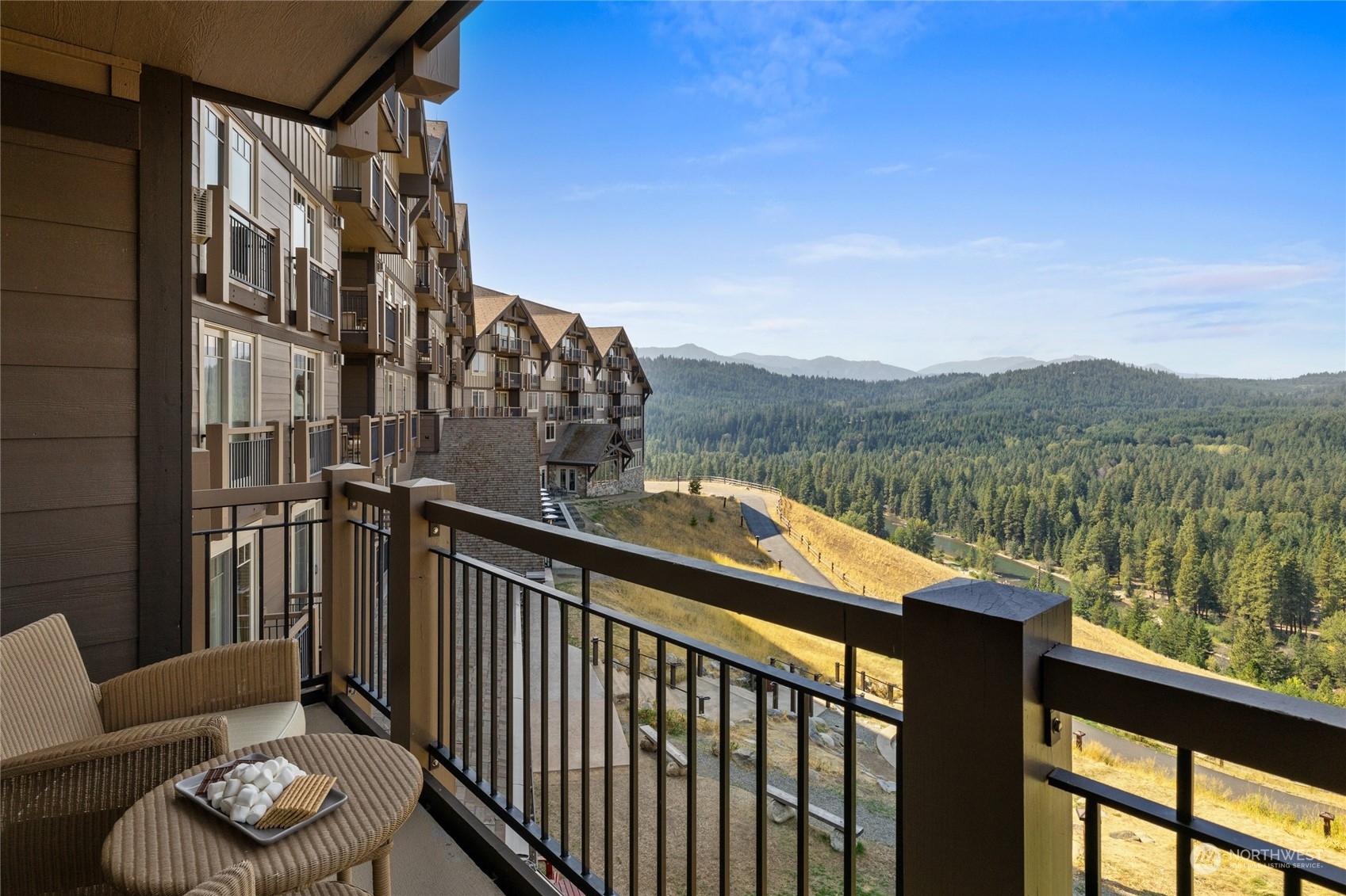 Property Photo:  3600 Suncadia Trail 3043  WA 98922 