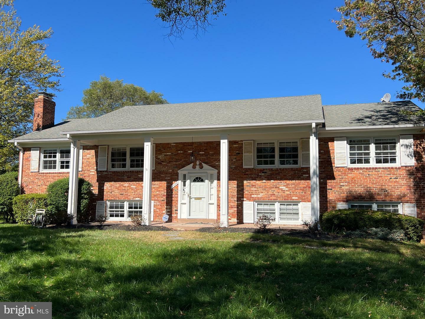 Property Photo:  1424 Kingston Avenue  VA 22302 