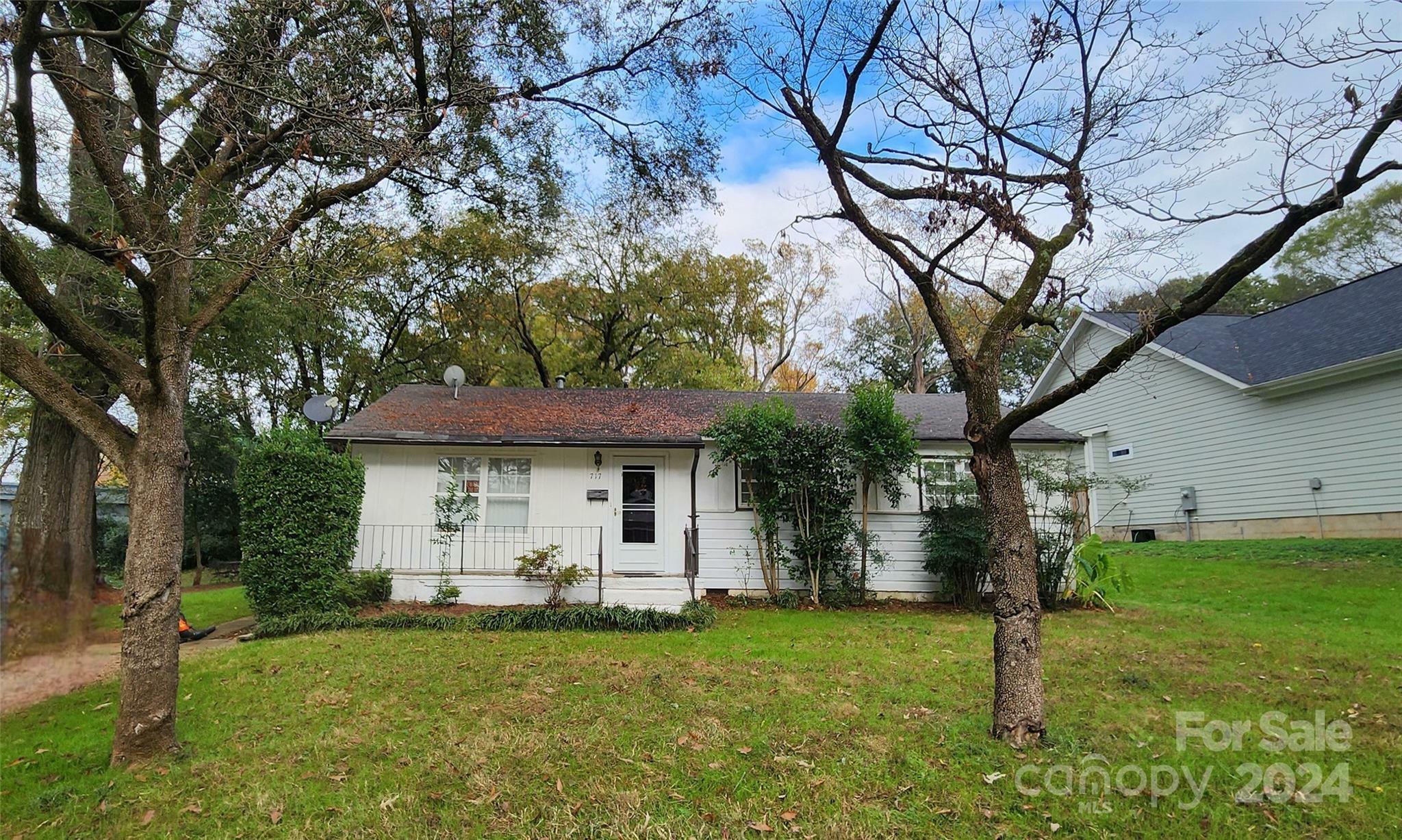 Property Photo: 4103 Glenwood Drive NC 28208
