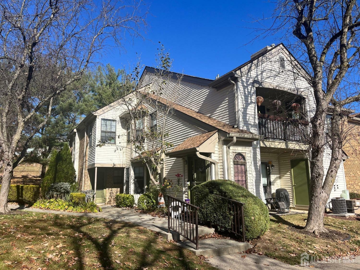 Property Photo:  401 Sunshine Court  NJ 08859 