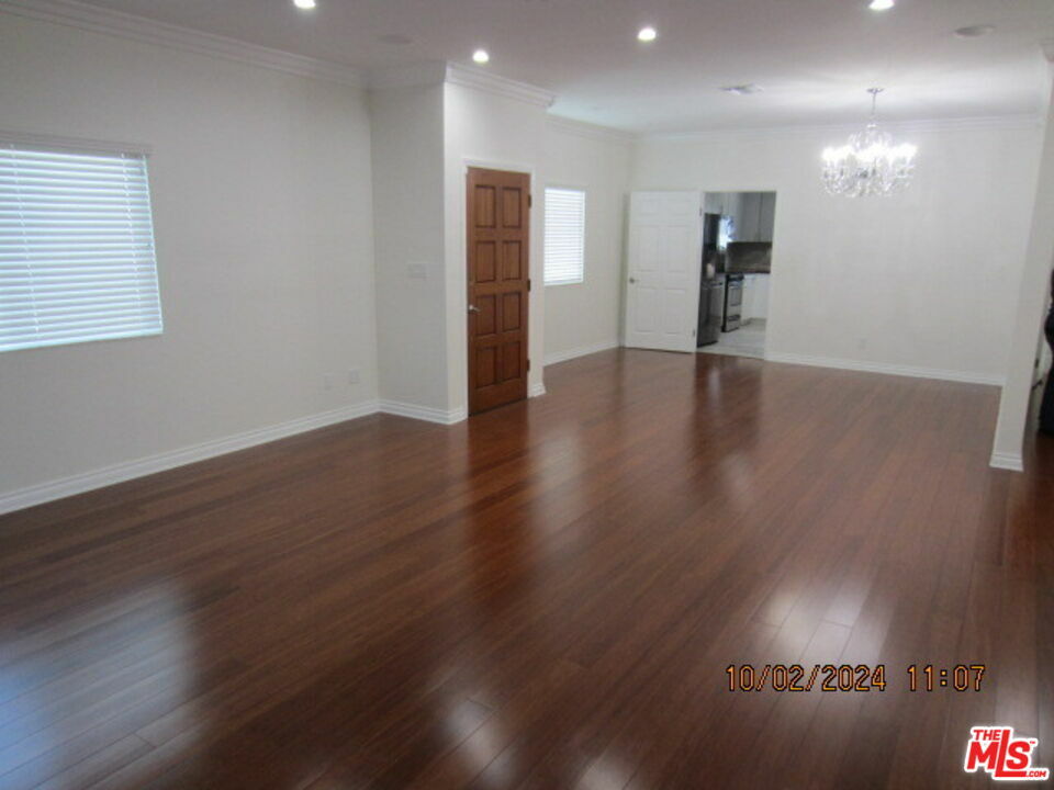 Property Photo:  1268  N Hobart Ave  CA 90029 