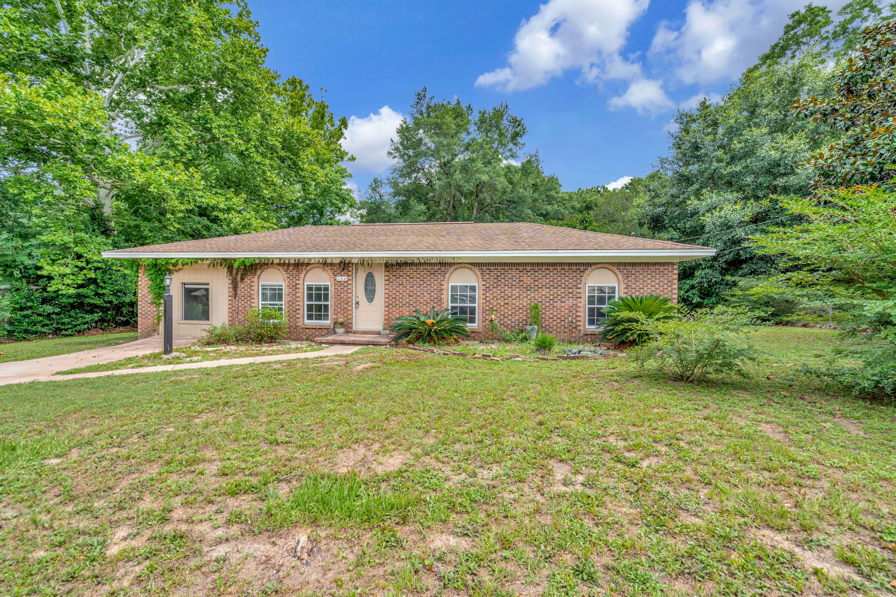 Property Photo:  208 Forrest Parkway  FL 32539 