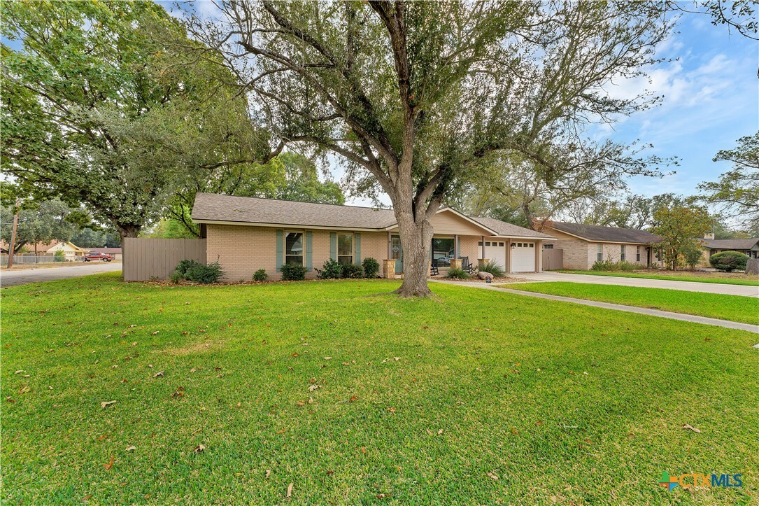 Property Photo:  1653 Rosewood Street  TX 78155 