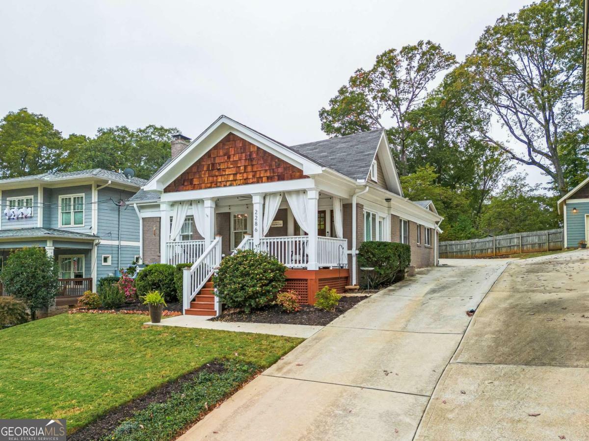 Property Photo:  2286 Oakview Road NE  GA 30317 