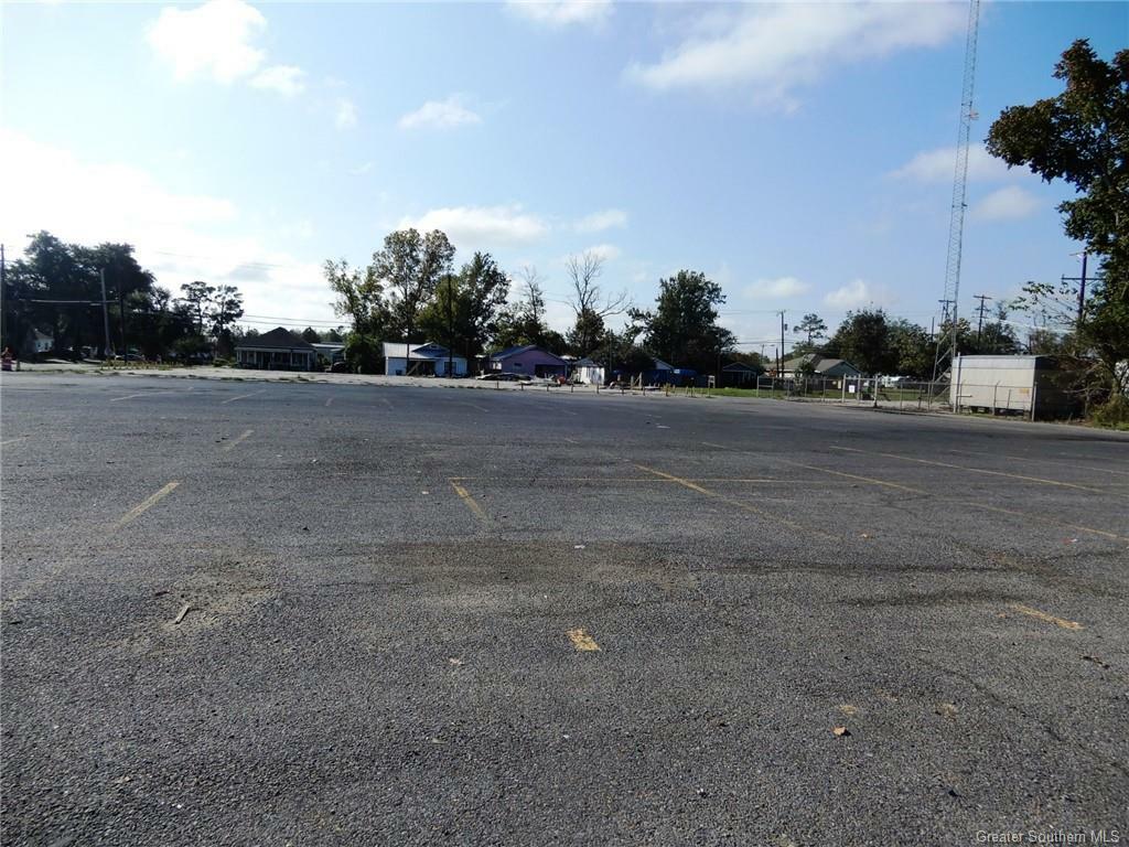 Property Photo: 505 E 4th Street LA 70633