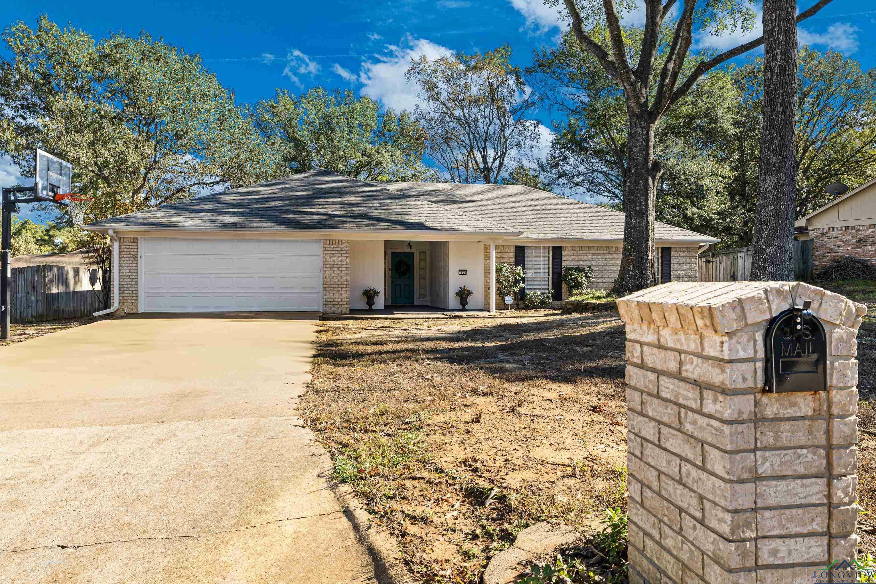 Property Photo:  1102 Kensington Ct.  TX 75605 