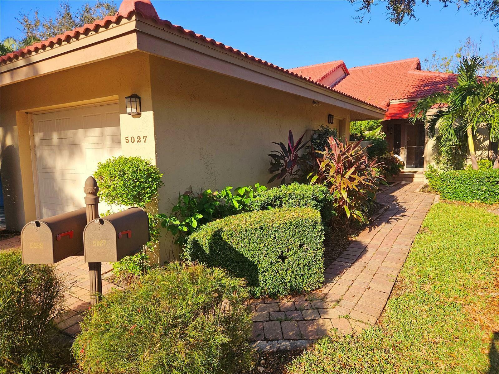 Property Photo:  5027 Kestral Park Drive 64  FL 34231 