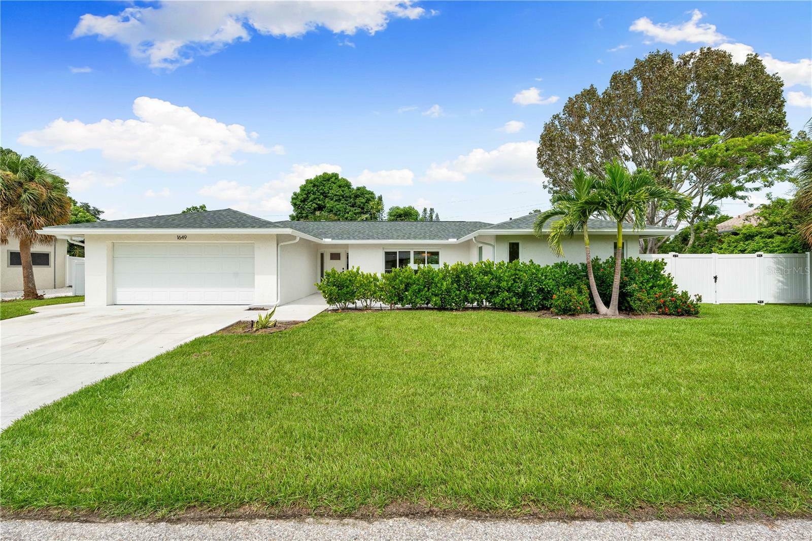 Property Photo:  1649 Idle Lane  FL 34231 