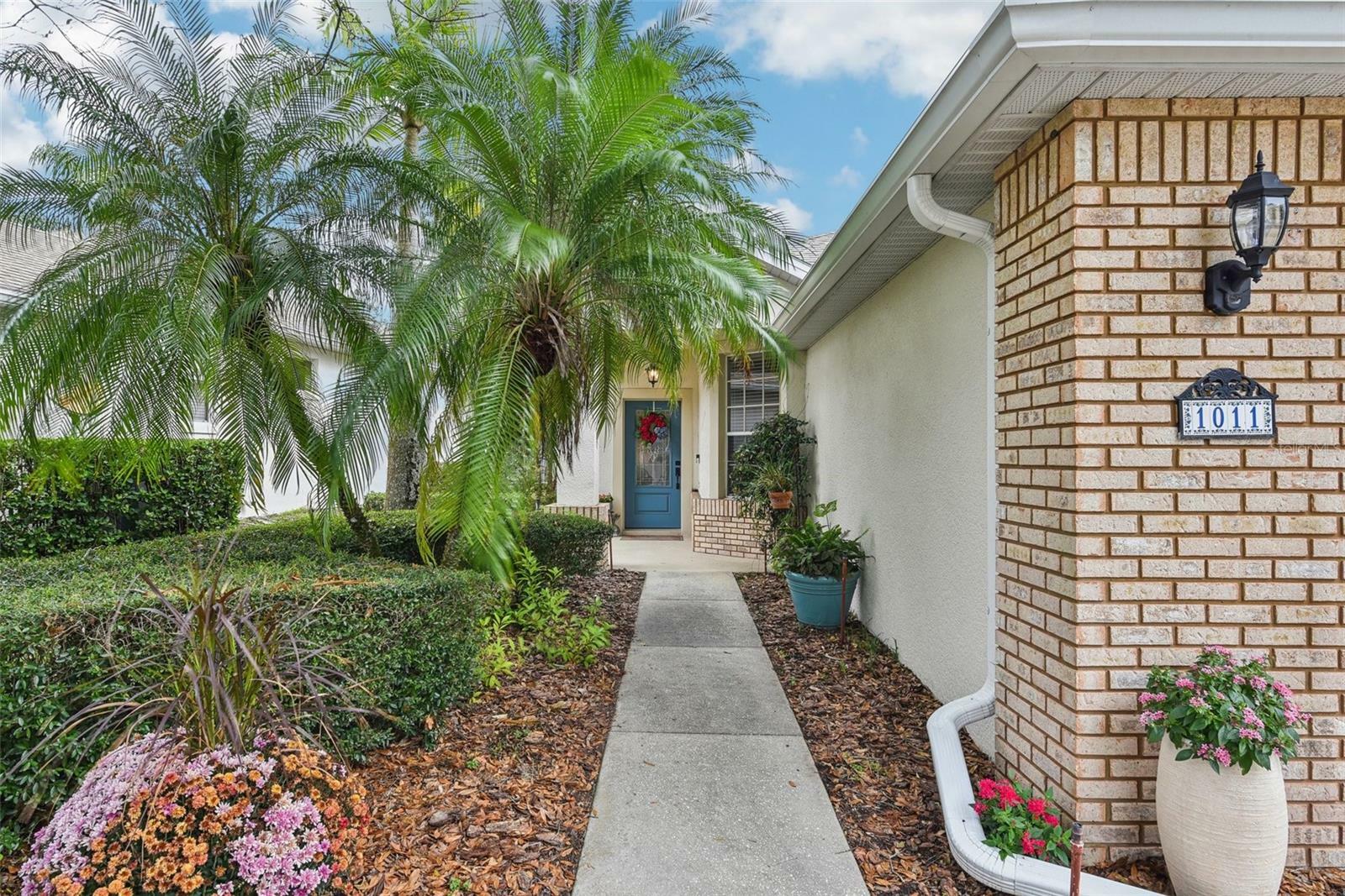 Property Photo:  1011 Saint Ives Court  FL 32757 