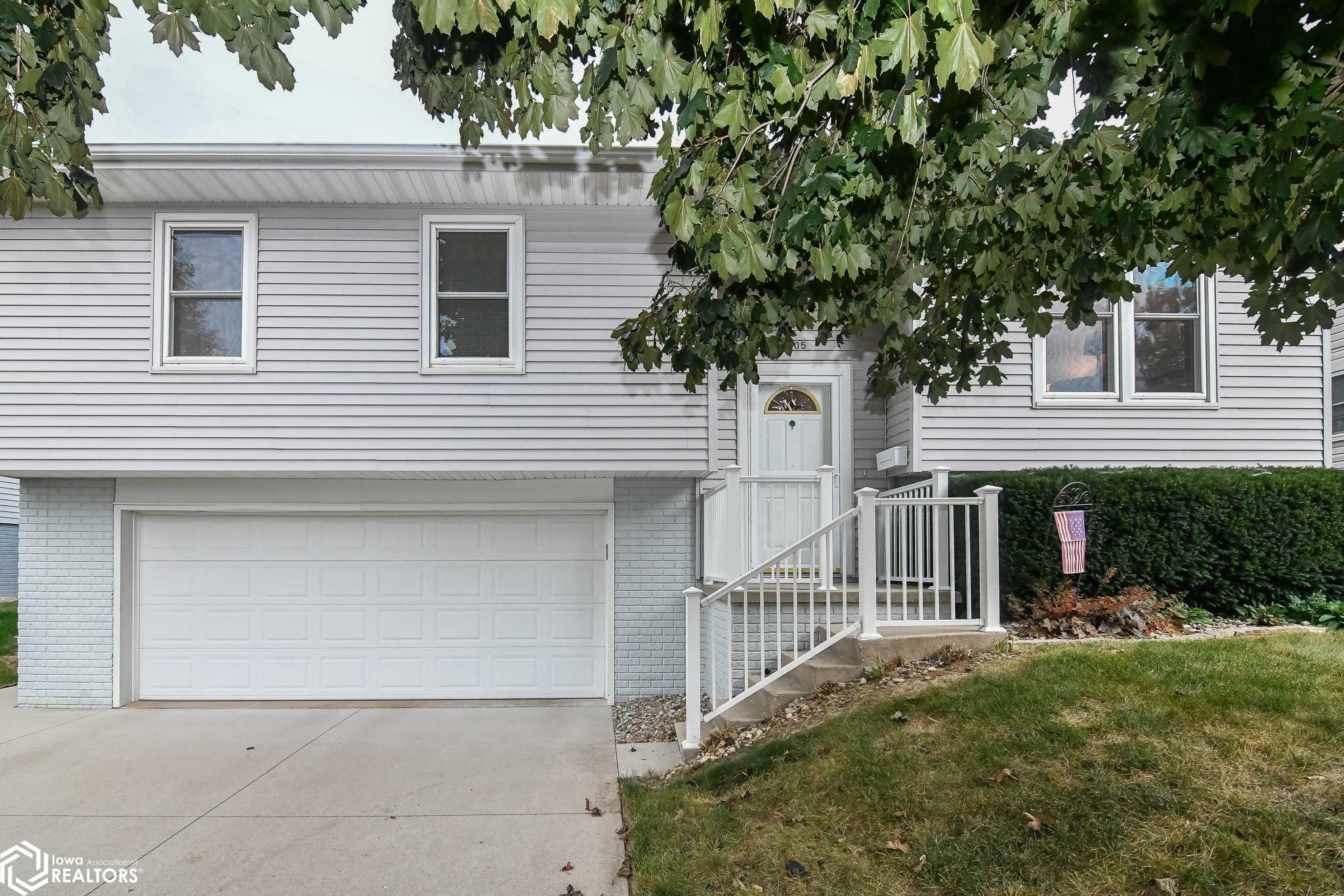 Property Photo:  1505 Greenfield Drive  IA 50158 