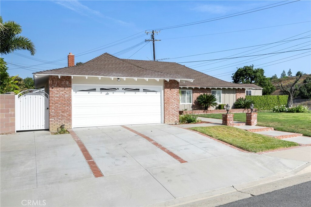 Property Photo:  1845 E Sunview Drive  CA 92865 