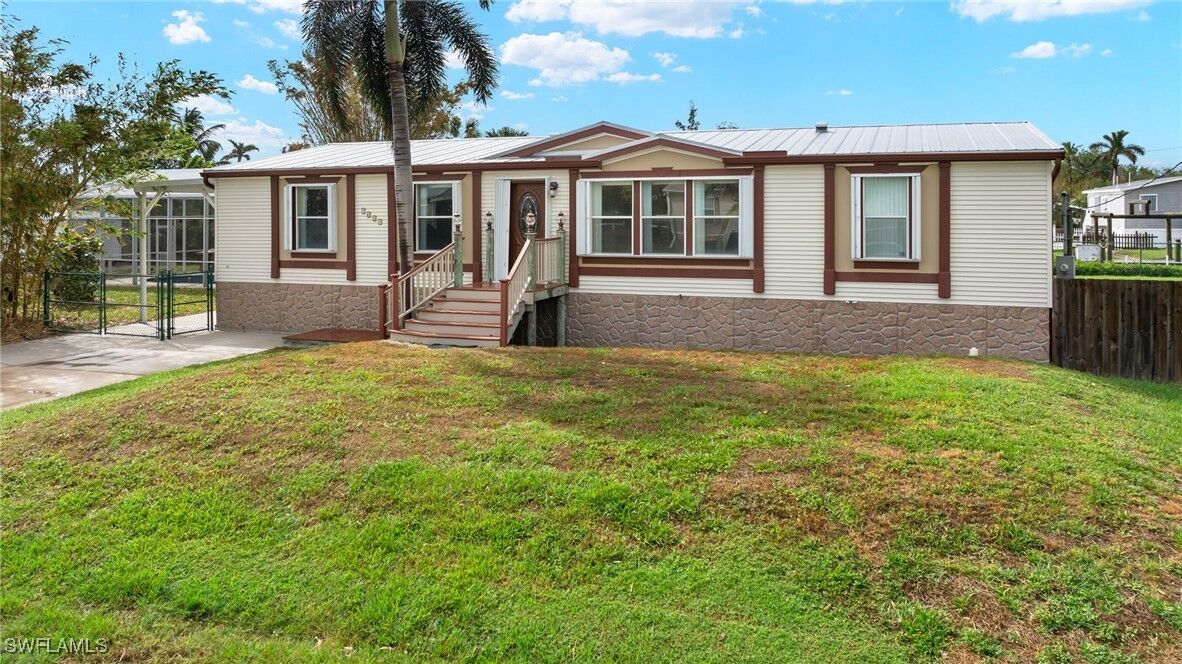 Property Photo: 3023 Bamboo Court FL 33950