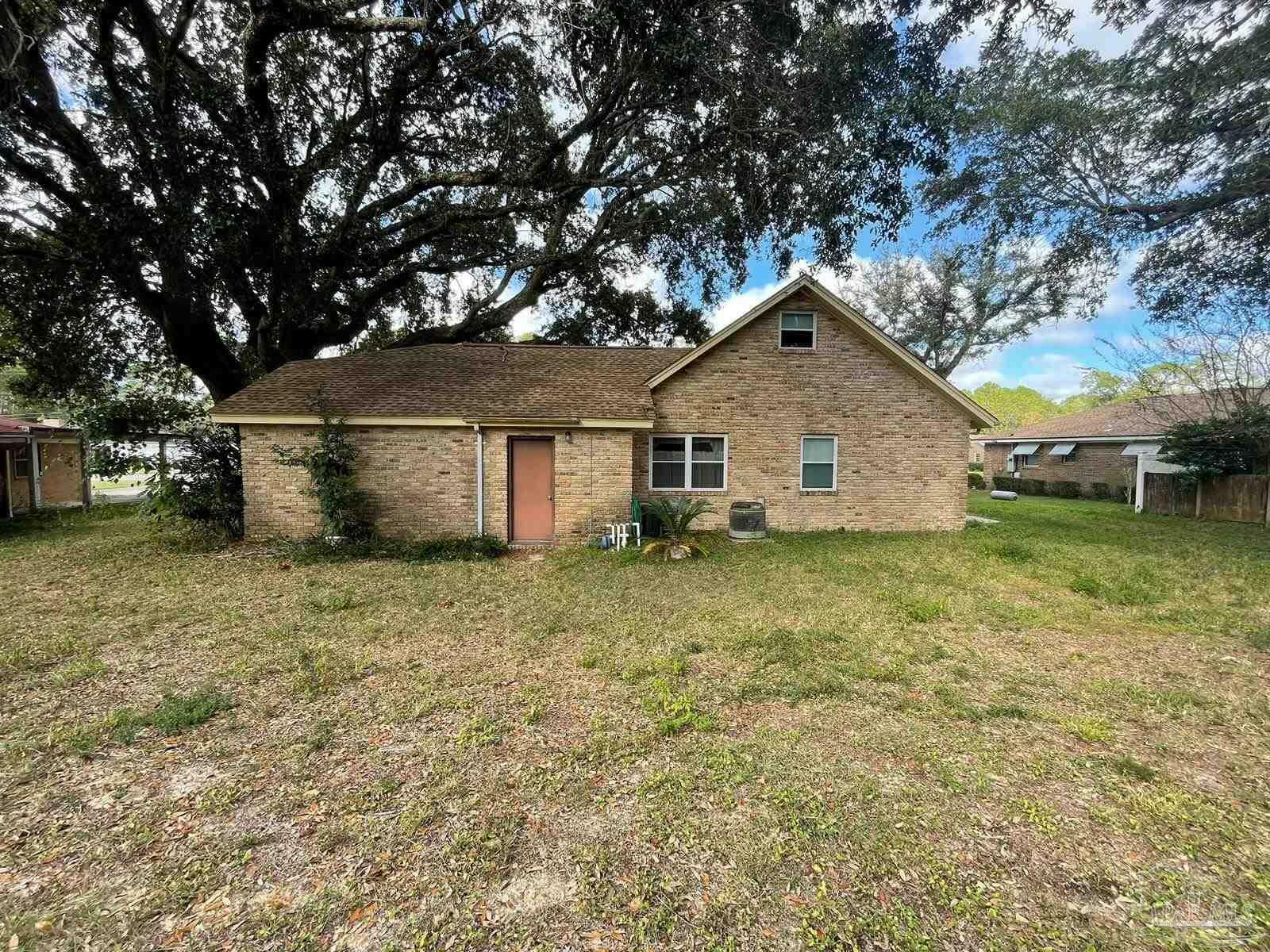 Property Photo:  7889 Chesterfield Rd  FL 32506 