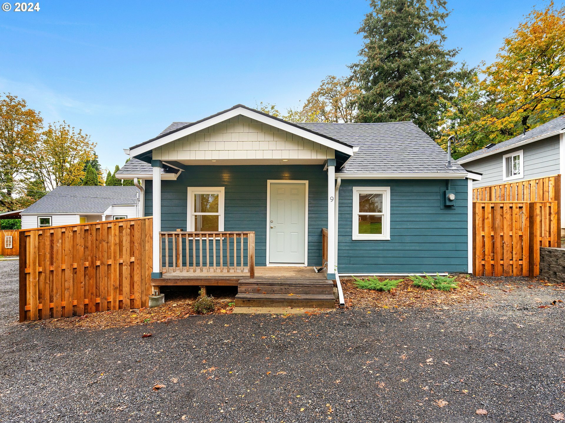 Property Photo:  2311 SW 6th Ave 9  WA 98607 