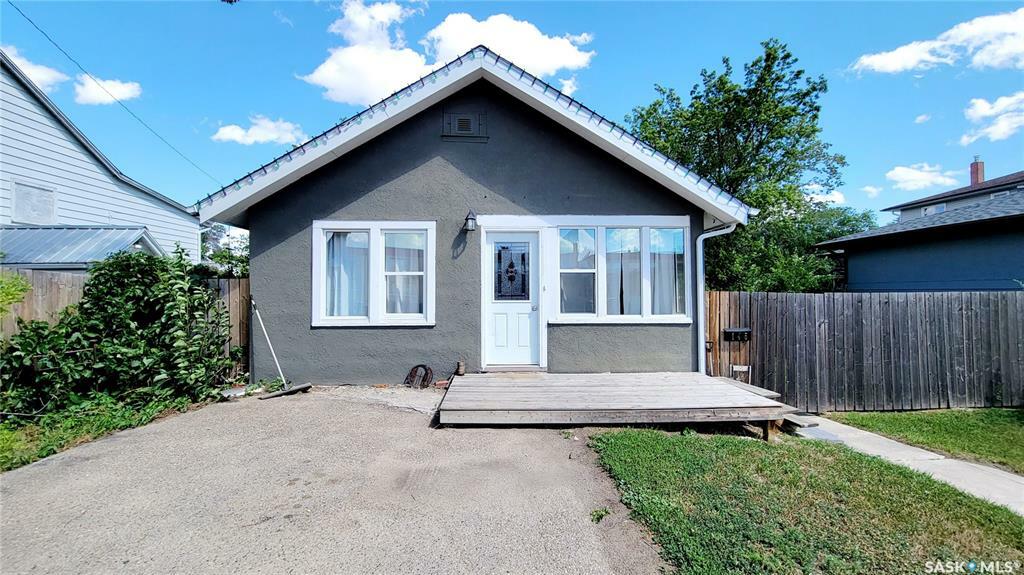 Property Photo:  145 3rd Avenue NE  SK S9H 2G4 