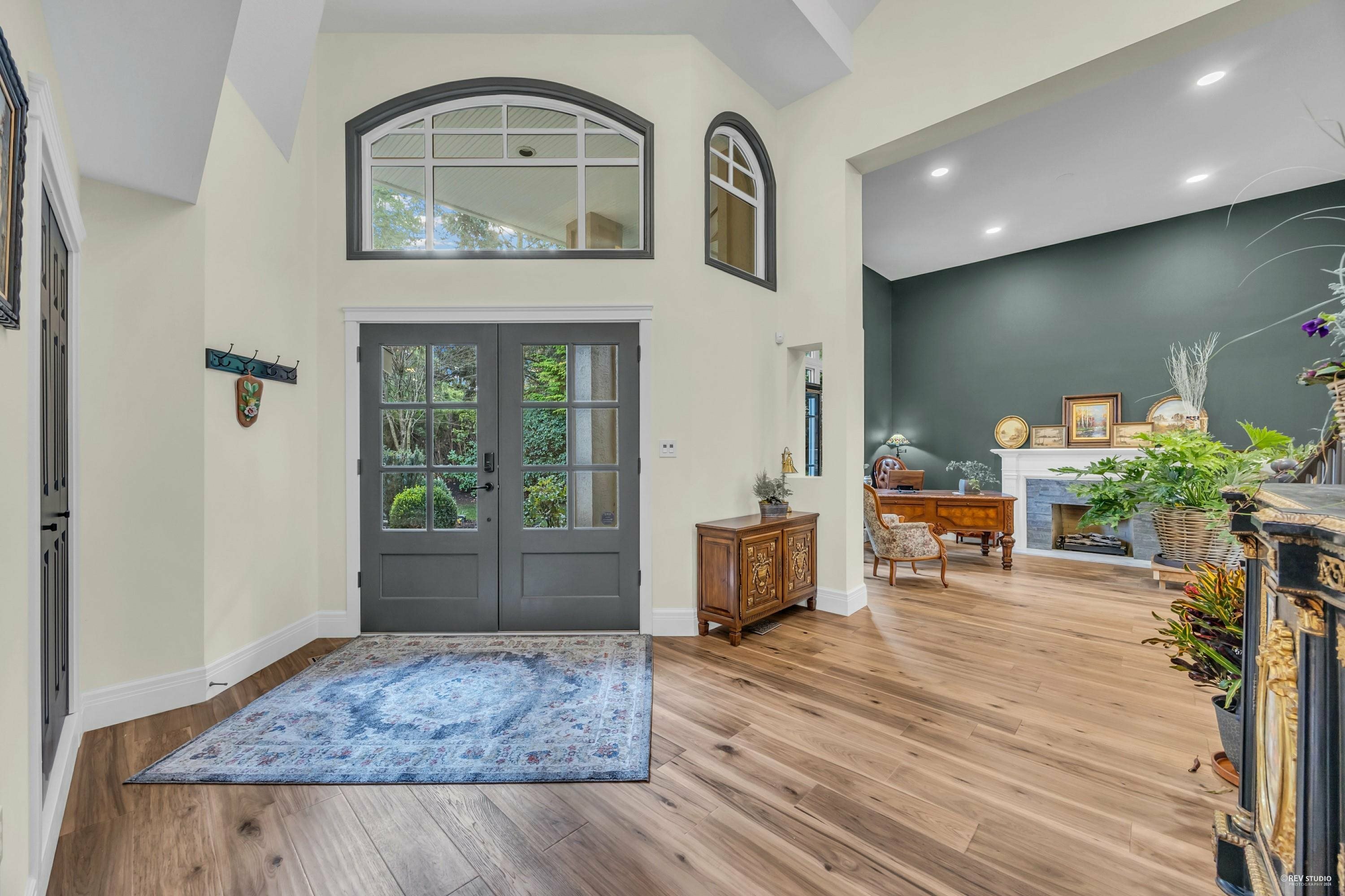 Property Photo: 13621 18 Avenue BC V4A 1W5