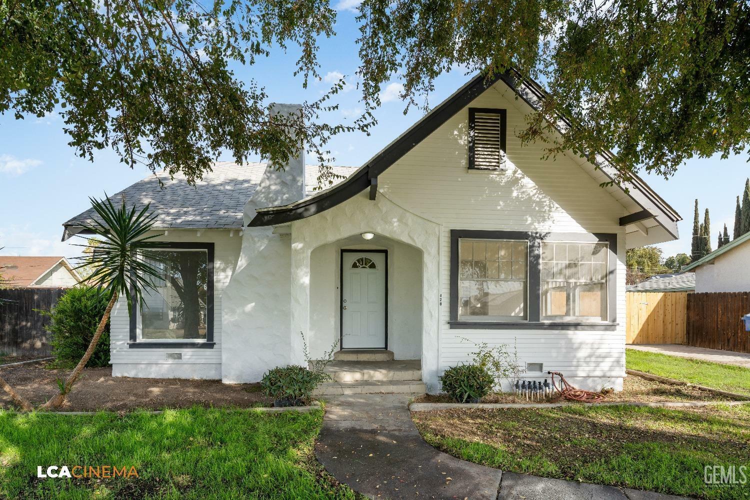 Property Photo:  428 Ray Street  CA 93308 