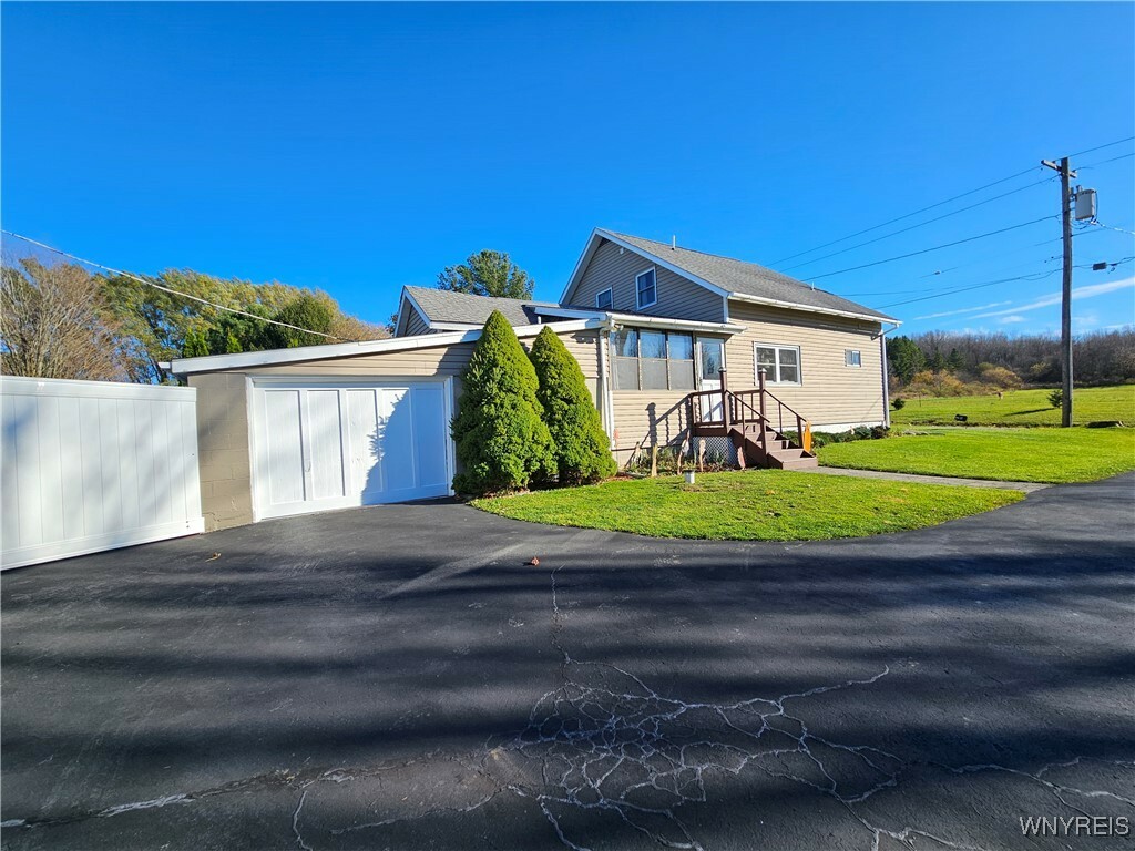 Property Photo:  1107 Chaffee Road  NY 14009 