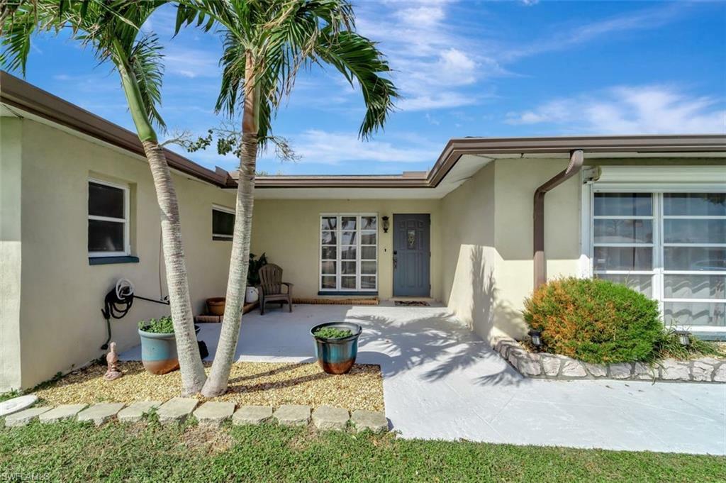 Property Photo: 12 Golfview Rd FL 33947