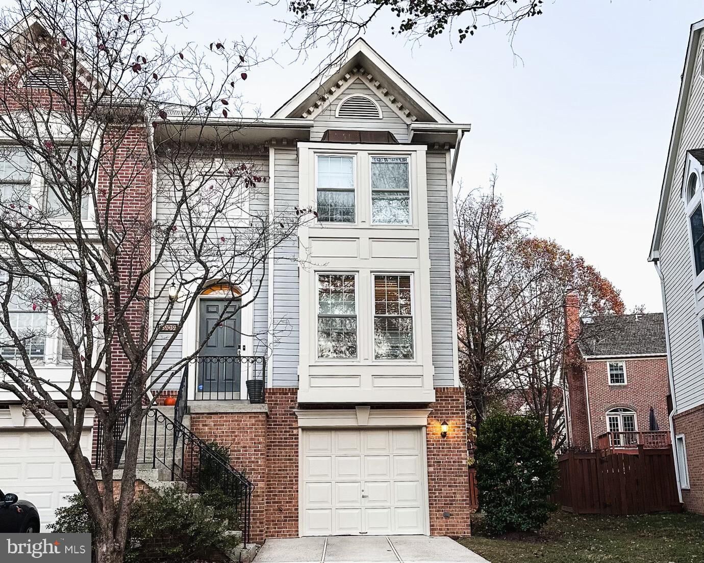 Property Photo: 3909 Maximilian Court VA 22033