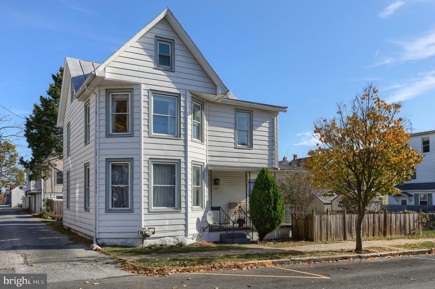 Property Photo:  224 S 5th Street  PA 17043 