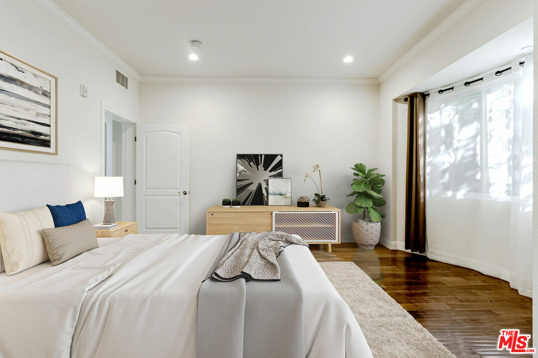 Property Photo:  4848   Wilshire Blvd 102  CA 90010 