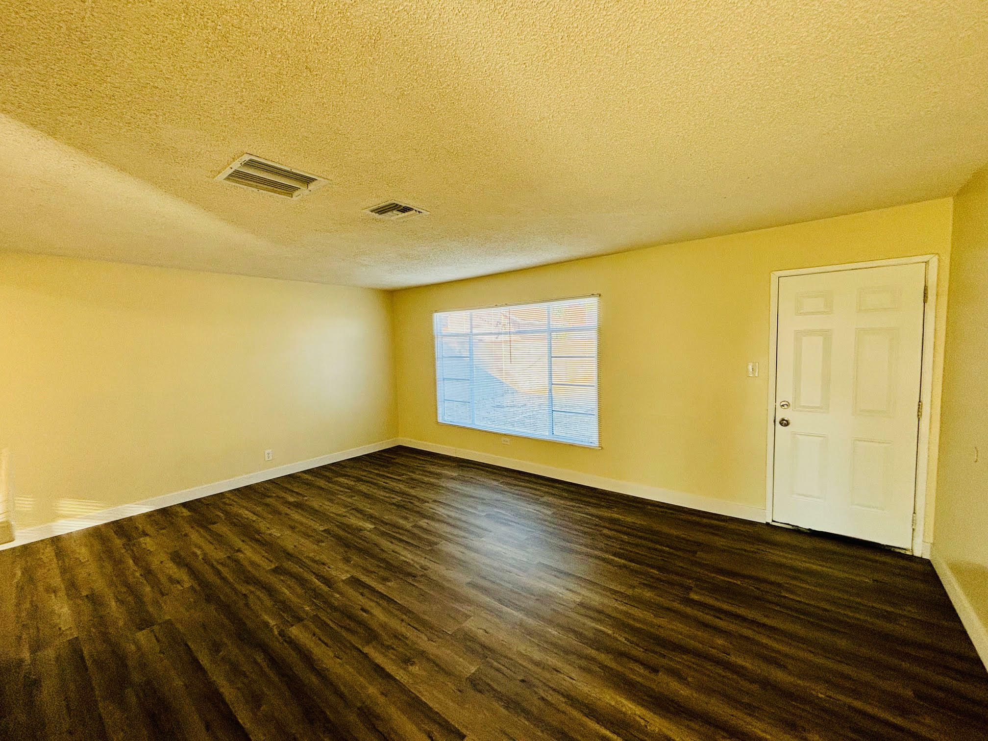 Property Photo:  43914 E 3rd Street  CA 93535 