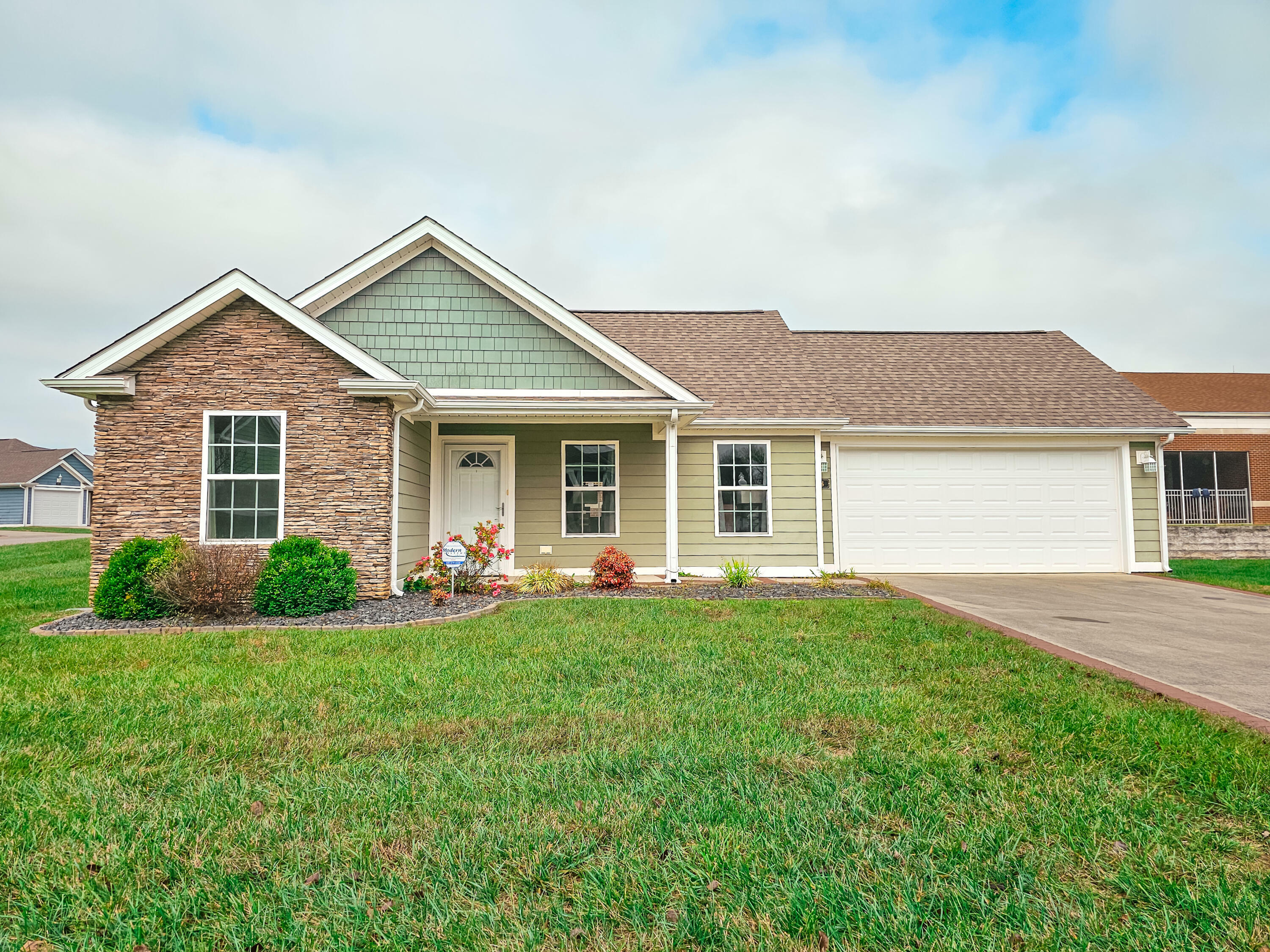 Property Photo:  18 Golden Leaf Drive  KY 42503 